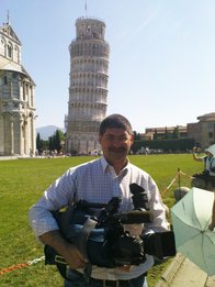 Freelance Cameraman Alain Declercq aan het werk in Pisa